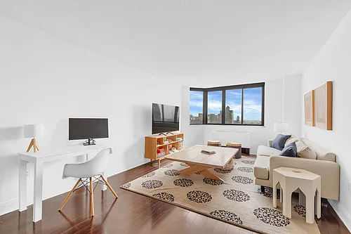 280 Park Ave S Photo 1