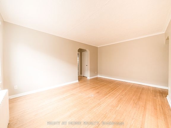 3rd image of 340 Lakeshore Rd W #4