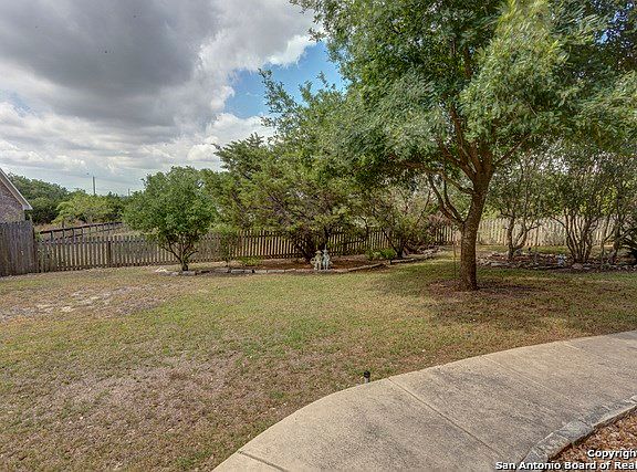3rd image of 969 Pinnacle Pkwy