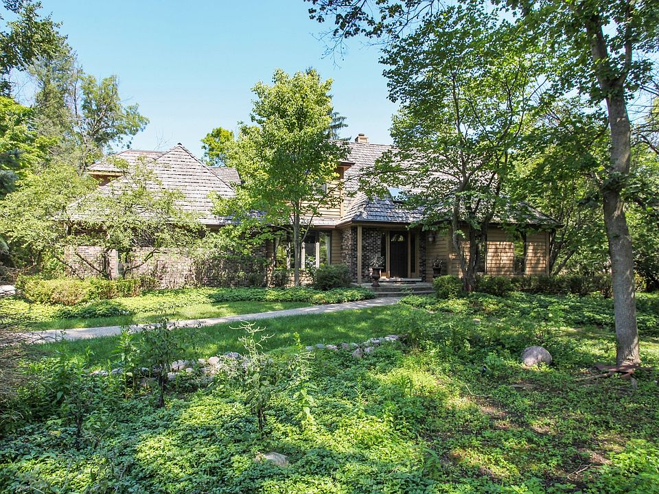 1st image of 8 Baneberry Ln