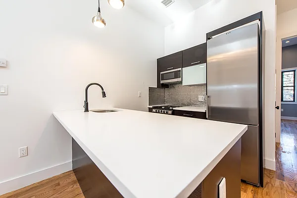 Rented by Nooklyn NYC LLC | media 52