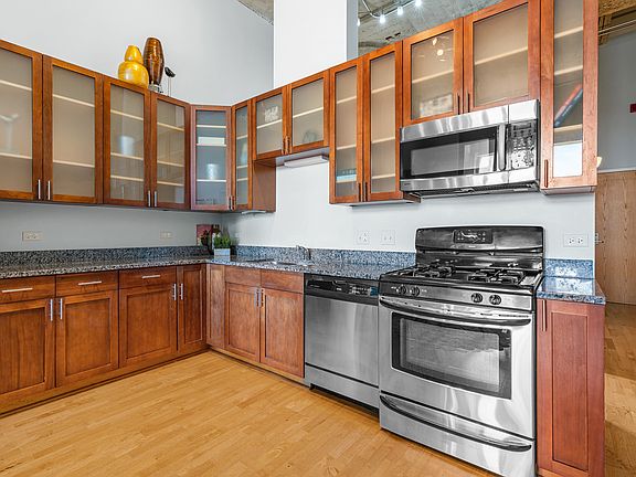 5th image of 320 E 21st St Unit 615