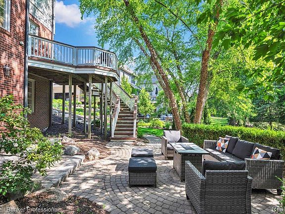3rd image of 1399 Pebble Ridge Dr