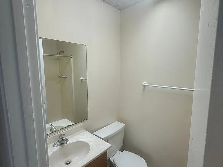 Chimney Creek Apartments — Photo 79