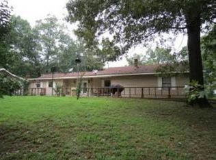 1860 Locust Grove Rd, Batesville, AR 72501