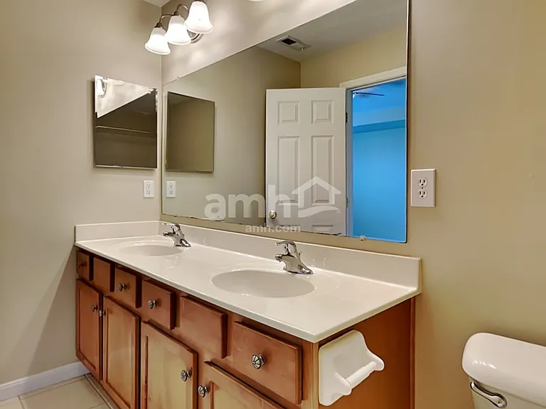 320 Hennepin Dr — Photo 11