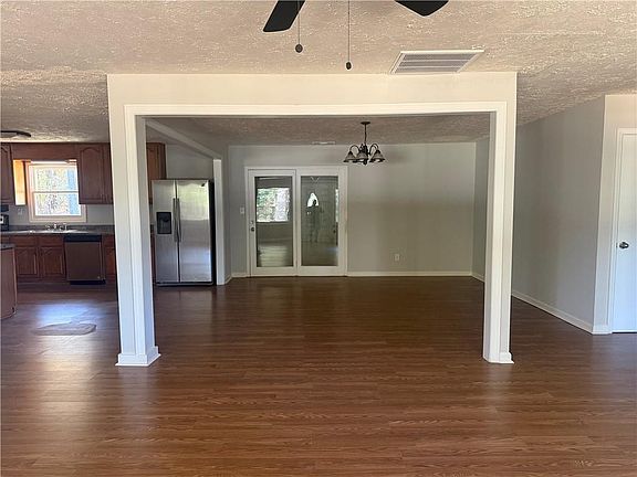 3rd image of 774 Mill Rd