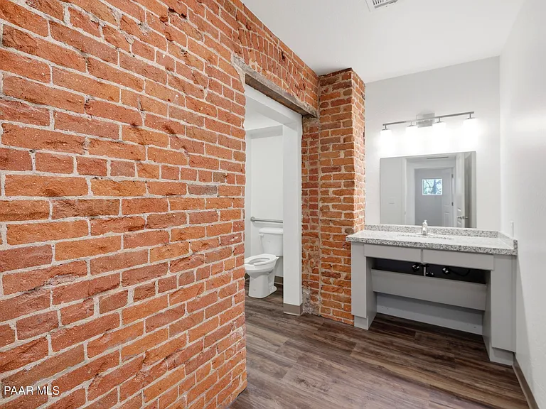 533 W Gurley St #2 — Photo 9