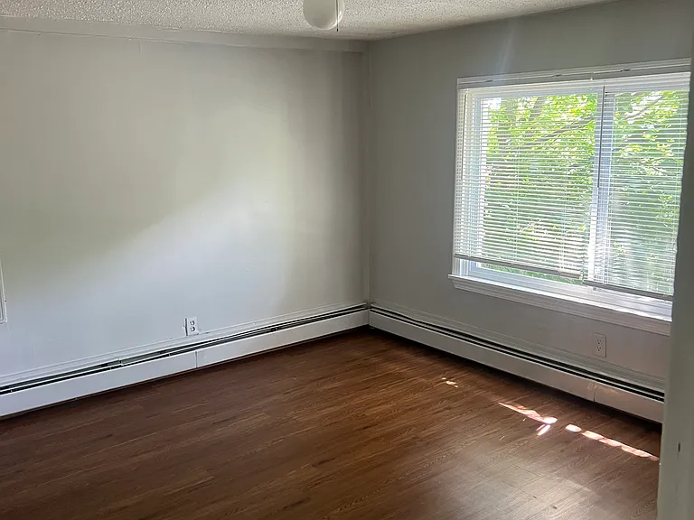 65 Curve St #3 — Photo 5
