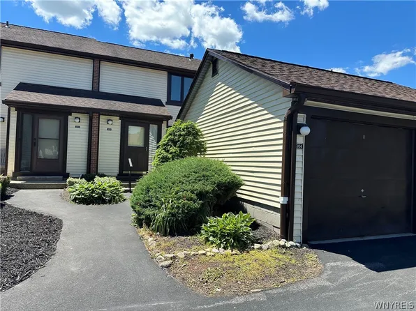 304 Charlesgate Cir, East Amherst, NY 14051