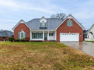 635 Shadowbrook Dr, Columbia, TN 38401