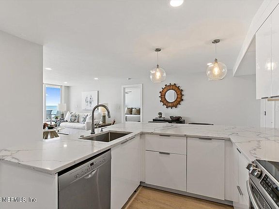 5th image of 1601 OCEAN Drive S #505