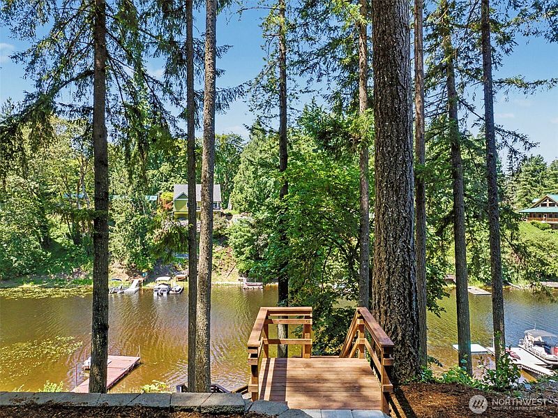 4th image of 5633 Lake Saint Clair Drive SE