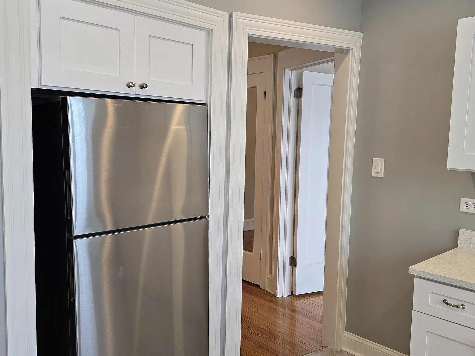 2 bed, 825 sqft, $1,300 — Photo 2