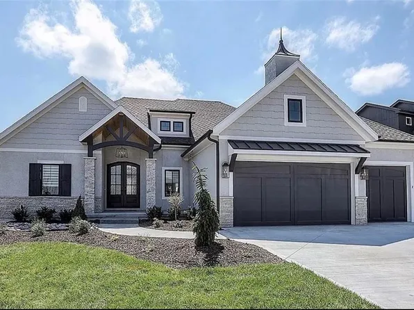 377 NW Patch Ct, Lees Summit, MO 64081