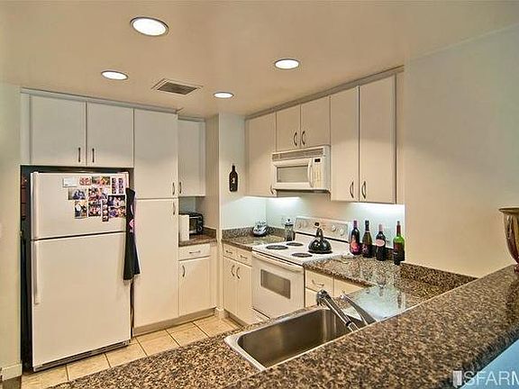 4th image of 260 King St Unit 403