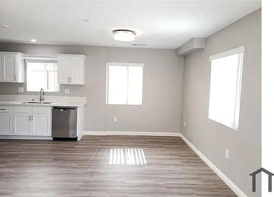 5 bed, 1750 sqft, $4,000 — Photo 2