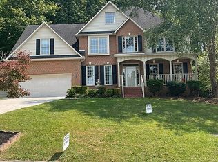 355 Country Run Cir, Powell, TN 37849