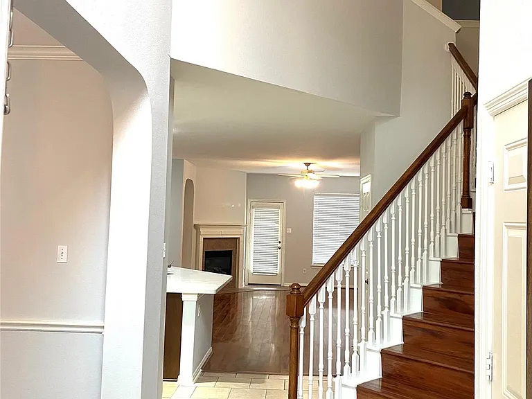 10231 Turrett Point Ln — Photo 2