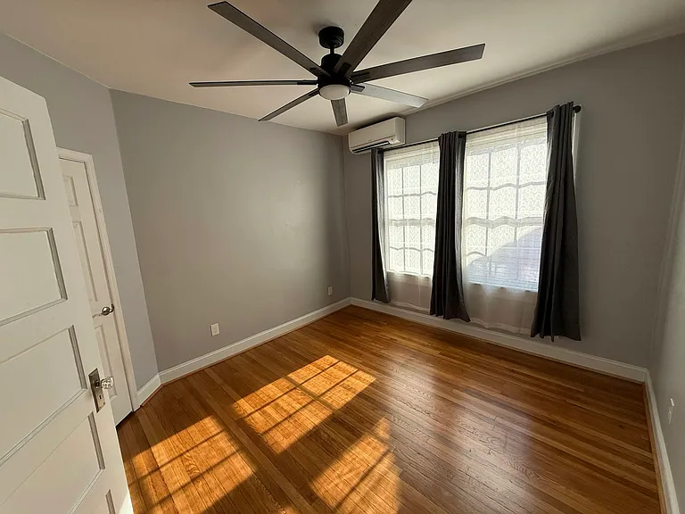 Middle Bedroom