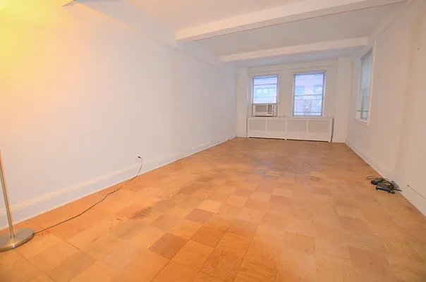 Rented by Manhattan Realty Group | media 9