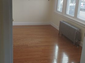 8621 107th St, Richmond Hill, NY