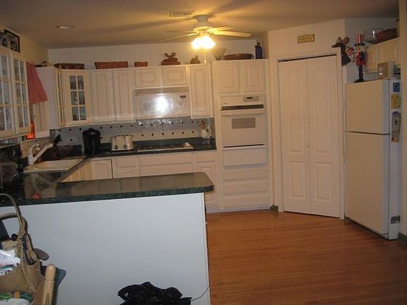 Large Kitchen with Pantry