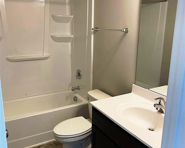 1013 Larabee Ln — Photo 15