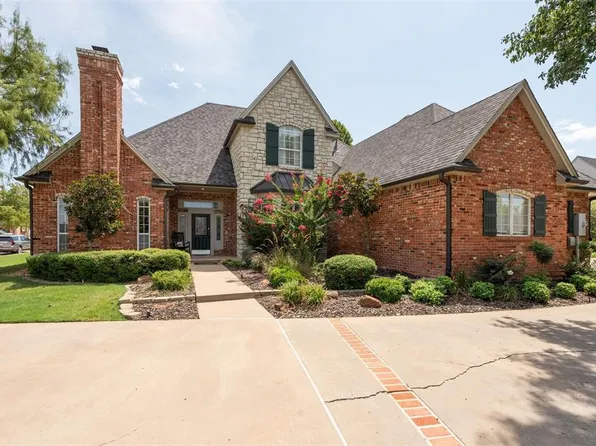 6104 Laquinta Dr, Edmond, OK 73025