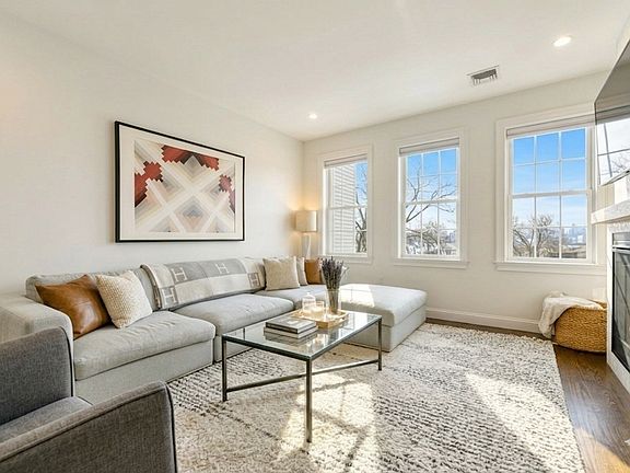 4th image of 27 Suffolk St #2