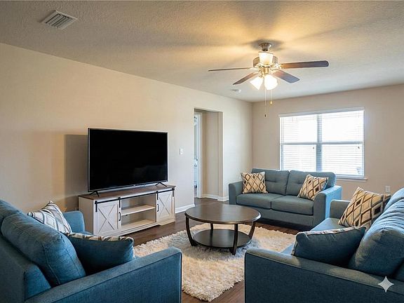 4th image of 413 Arbury Ln