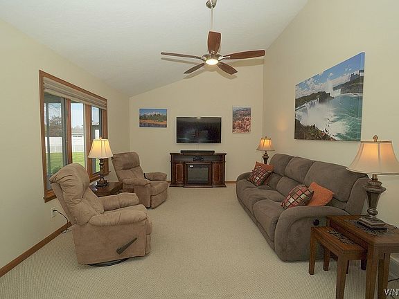 2nd image of 718 Sara Ct