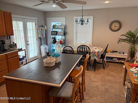 5th image of 263 Pine Ridge Dr