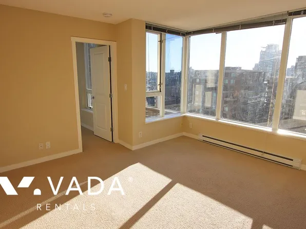 1001 Richards St #1806, Vancouver, BC V6B 1J6