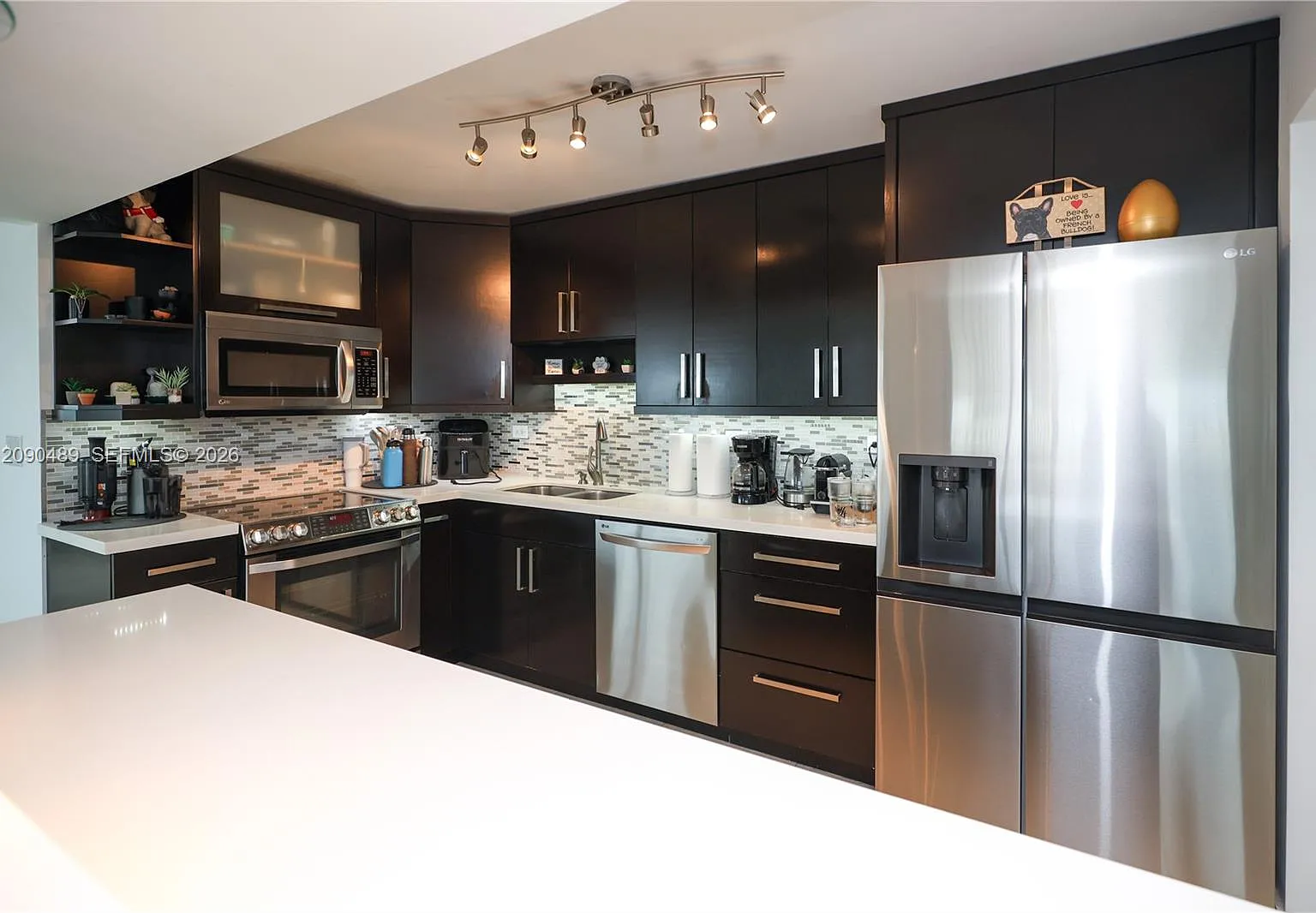 Burleigh House Condo — Photo 1
