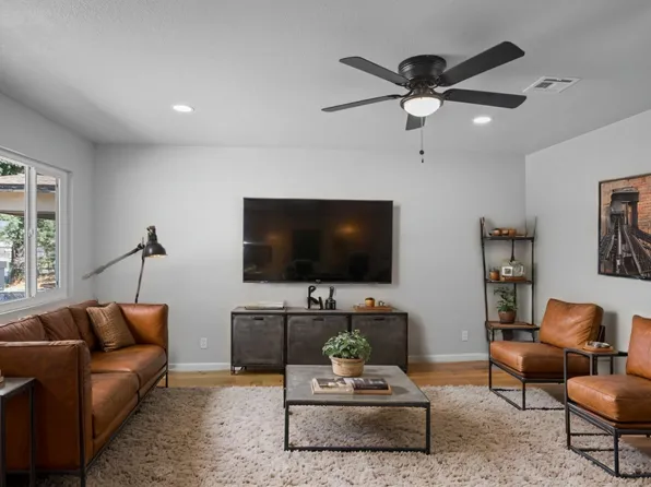 118 Pleasant St, Modesto, CA 95354