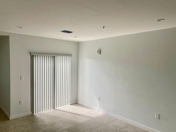 4th image of 710 E 9th St Floor 201