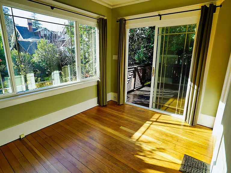 2836 Derby St — Photo 28