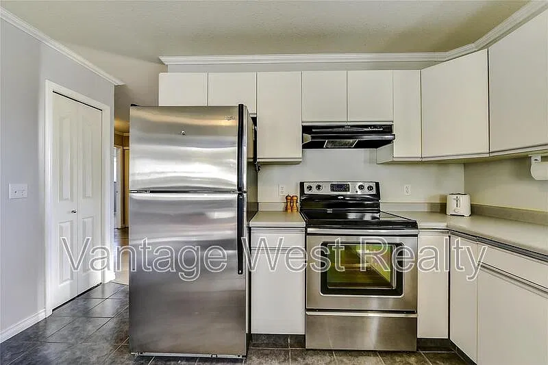 3 bed, 2.0 bath, 1500 sqft, $2,600 — Photo 3