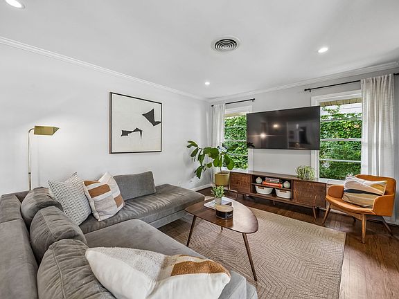 5th image of 10156 Baronne Cir