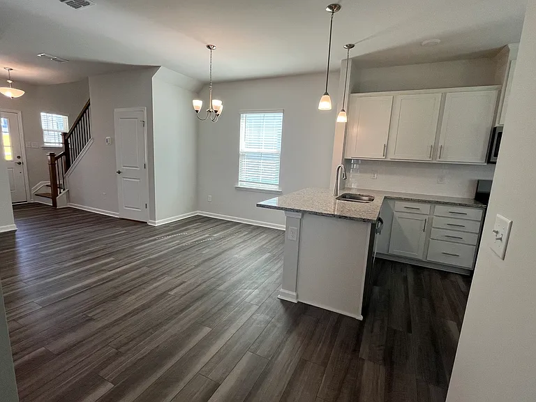720 Branthurst Dr — Photo 4