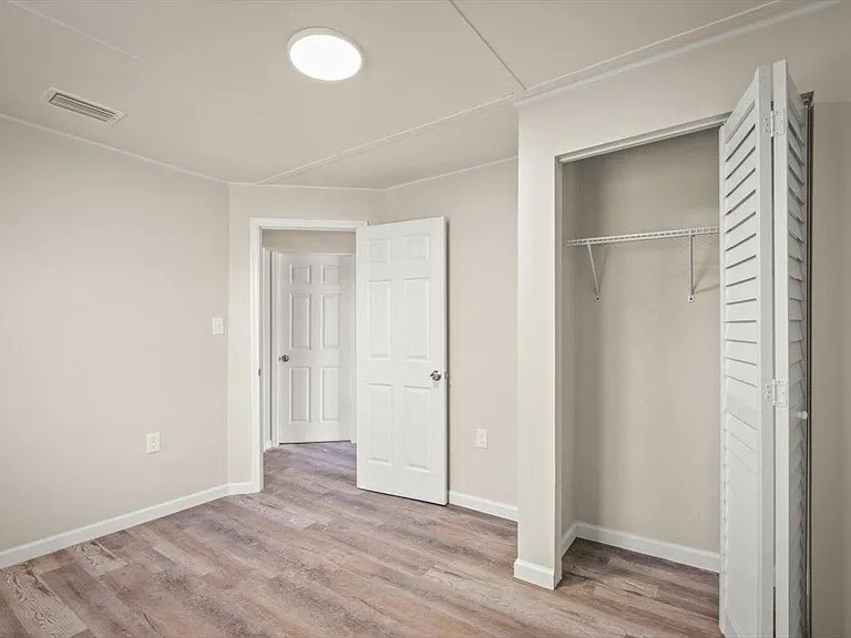525 New Berlin Rd — Photo 14