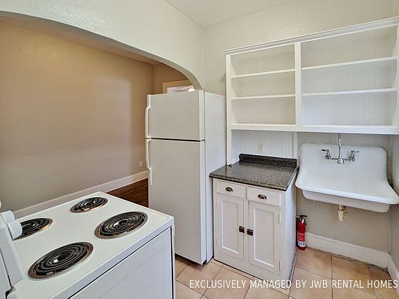 3rd image of 1512 McDuff Ave S APT 2