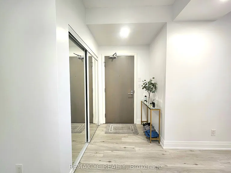 7165 Yonge St #1007 — Photo 15