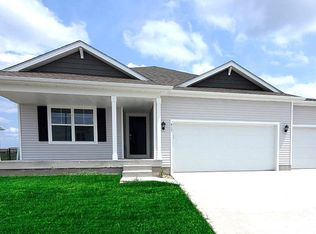 7909 Crossroads Dr SW, Cedar Rapids, IA 52404