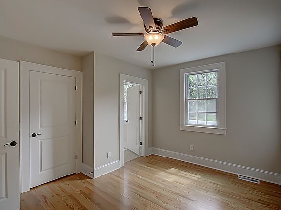 4th image of 2186 Saint James Dr