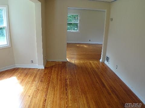 4th image of 107 Academy St