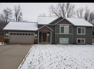 1054 Serenity Ridge Dr, Wayland, MI 49348