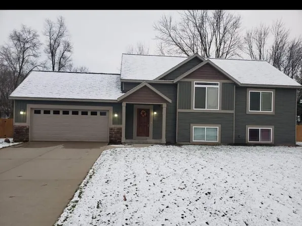 1054 Serenity Ridge Dr, Wayland, MI 49348