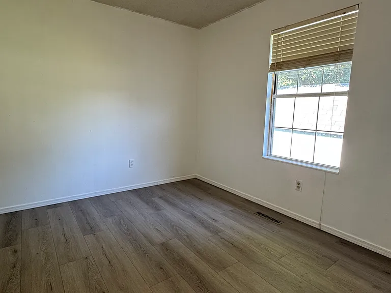 5748 S Dayton Ave — Photo 5